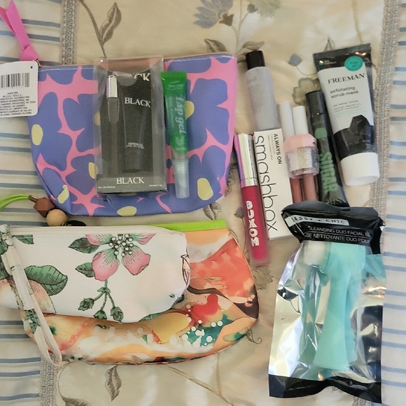 Makeup & Cosmetic Bag Set With Lots Of Beauty and Skincare Products - Picture 1 of 11